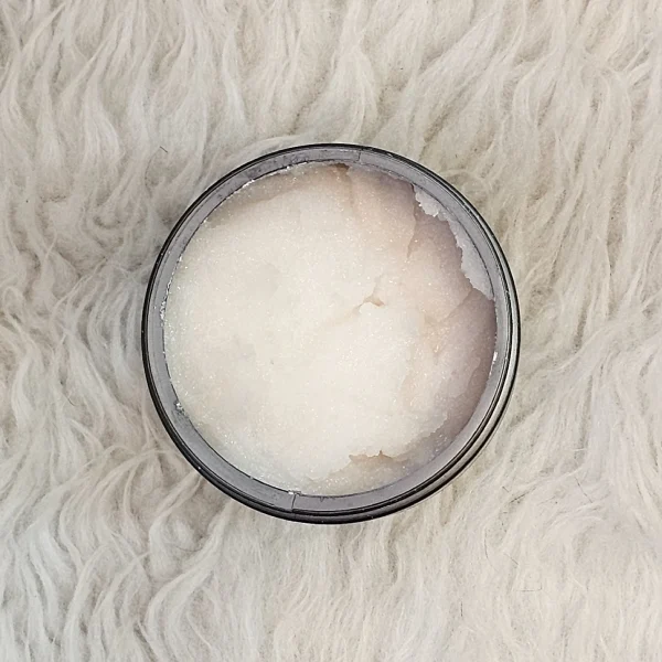اسکراب نمکی کف سر چرب